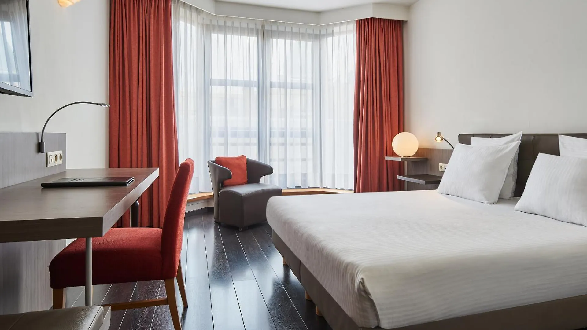 Theater Hotel Anversa 4*,  Belgio