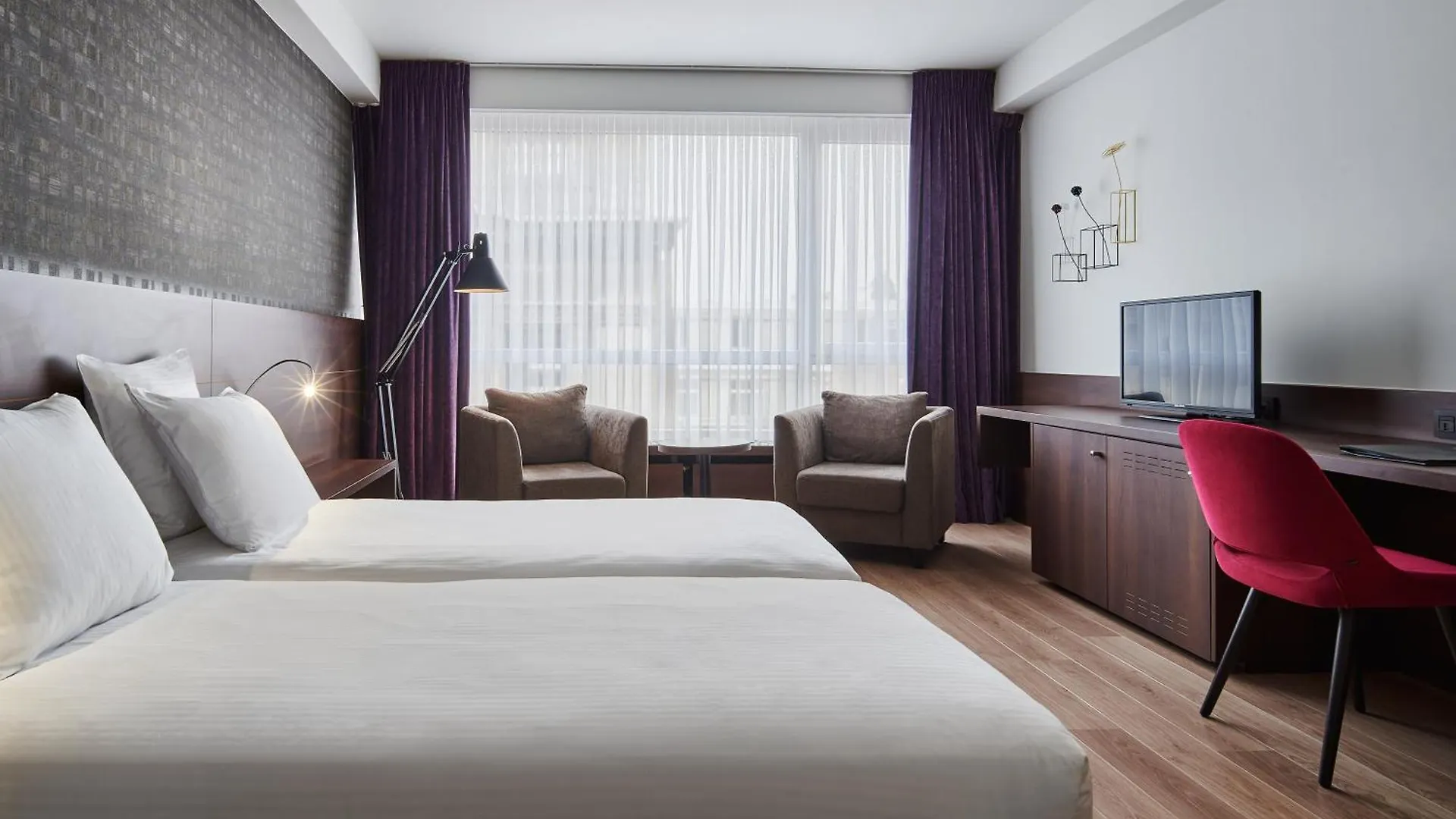 Theater Hotel Antwerp 4*,